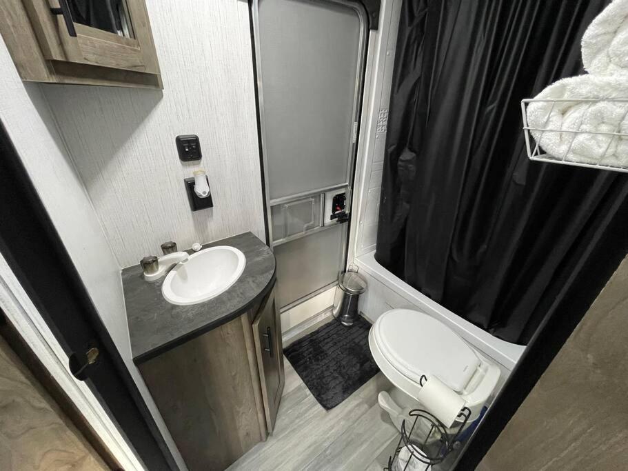Rv Located On Private Property, Providing Access To The Guadalupe River, Accommodates Up To 5 Guests New Braunfels Ngoại thất bức ảnh