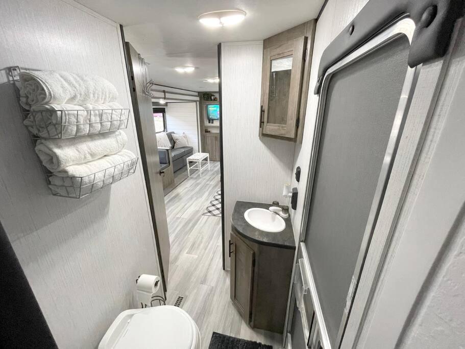 Rv Located On Private Property, Providing Access To The Guadalupe River, Accommodates Up To 5 Guests New Braunfels Ngoại thất bức ảnh