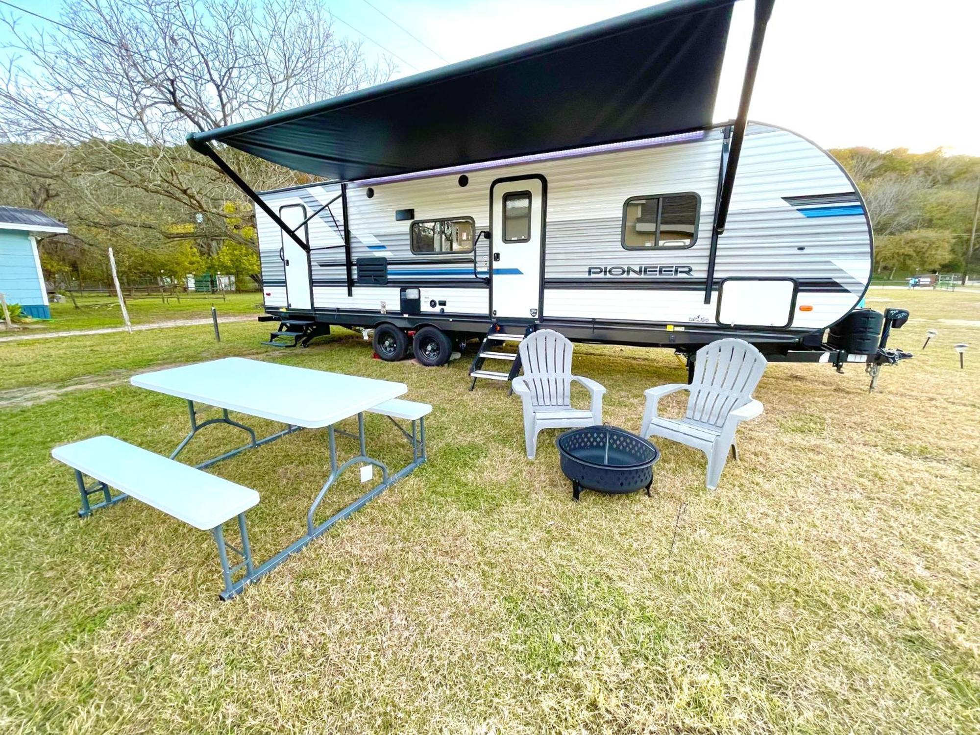 Rv Located On Private Property, Providing Access To The Guadalupe River, Accommodates Up To 5 Guests New Braunfels Ngoại thất bức ảnh